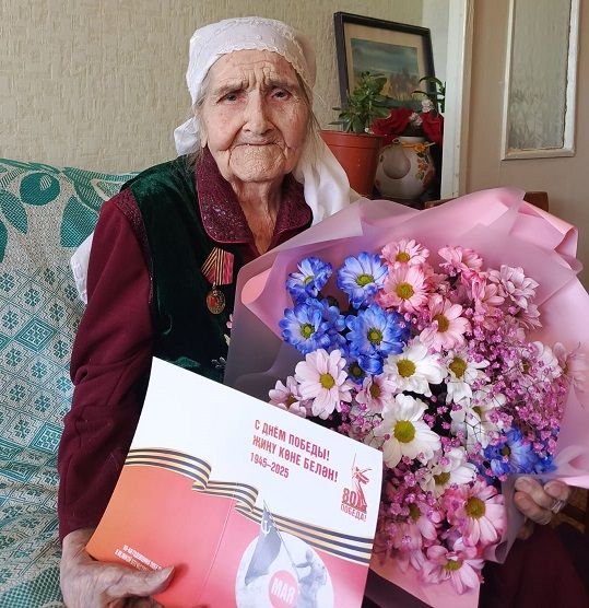 В Лениногорске юбилейную медаль к 80-летию Победы вручили Катибе Халиулловне Фархутдиновой
