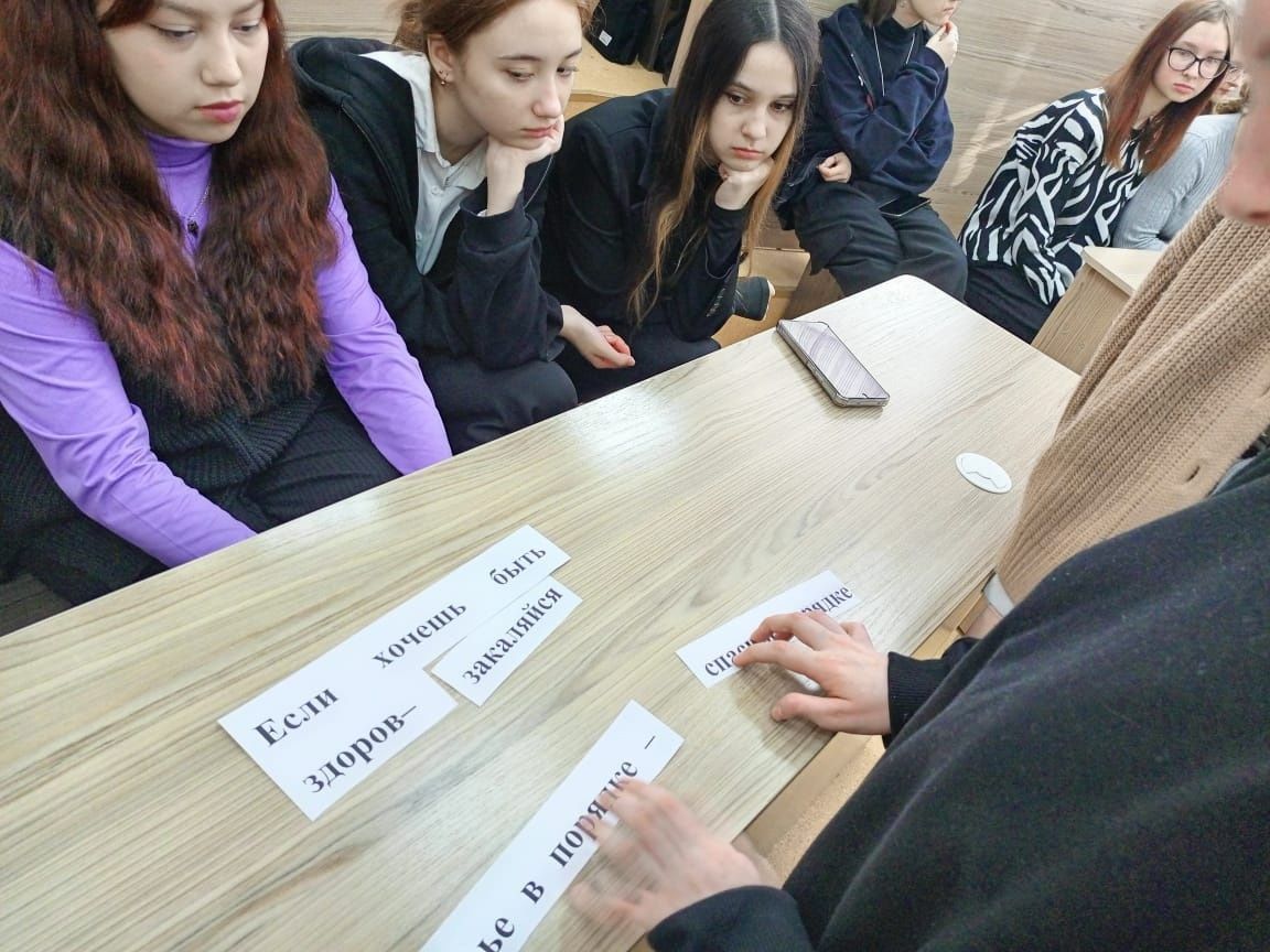 В Лениногорском музыкально-художественном педагогическом колледже состоялся открытый классный час на тему «Роль здорового образа жизни среди молодежи»