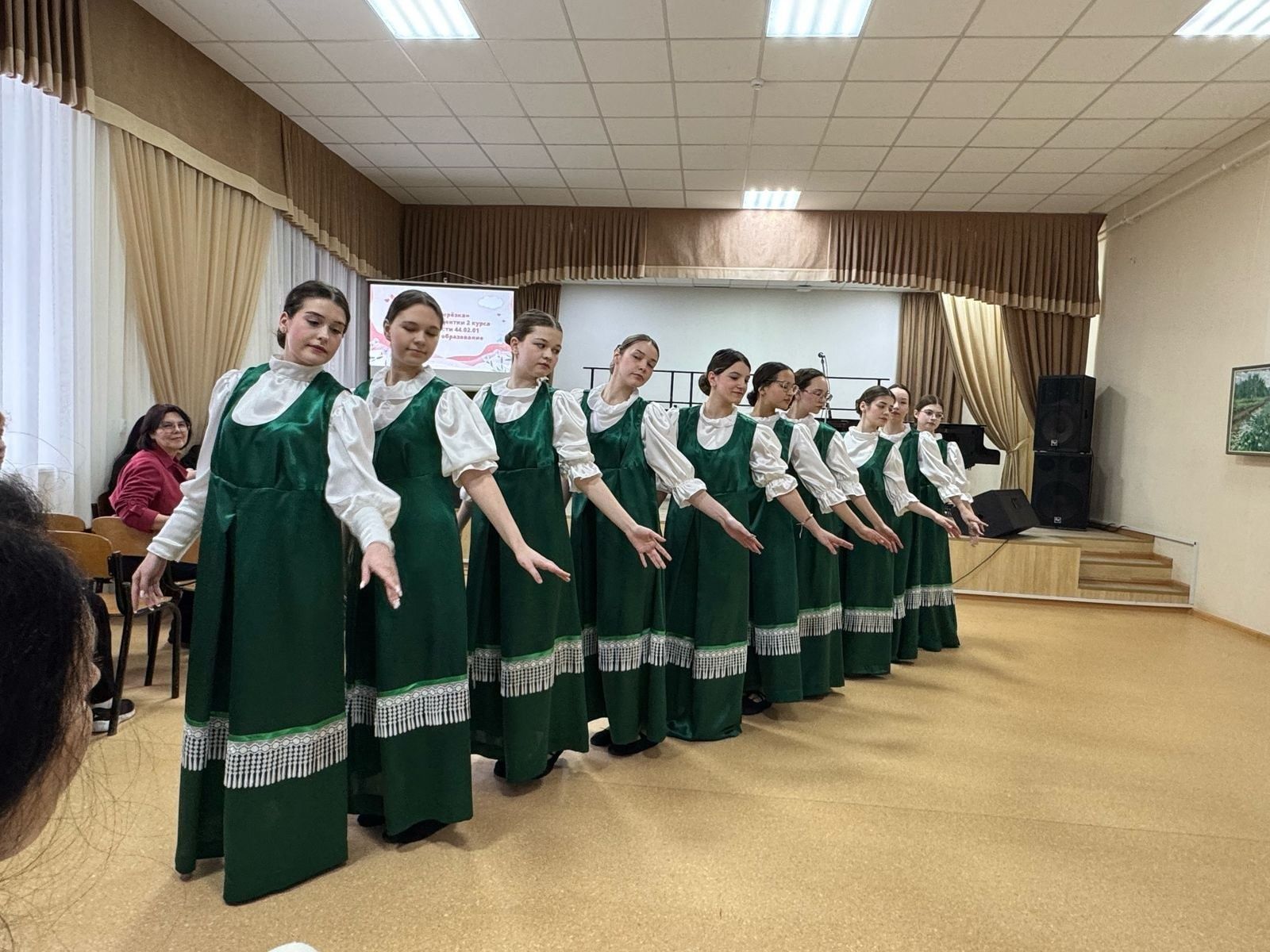 В Лениногорском музыкально-художественном педагогическом колледже прошел праздничный концерт в честь Международного женского дня