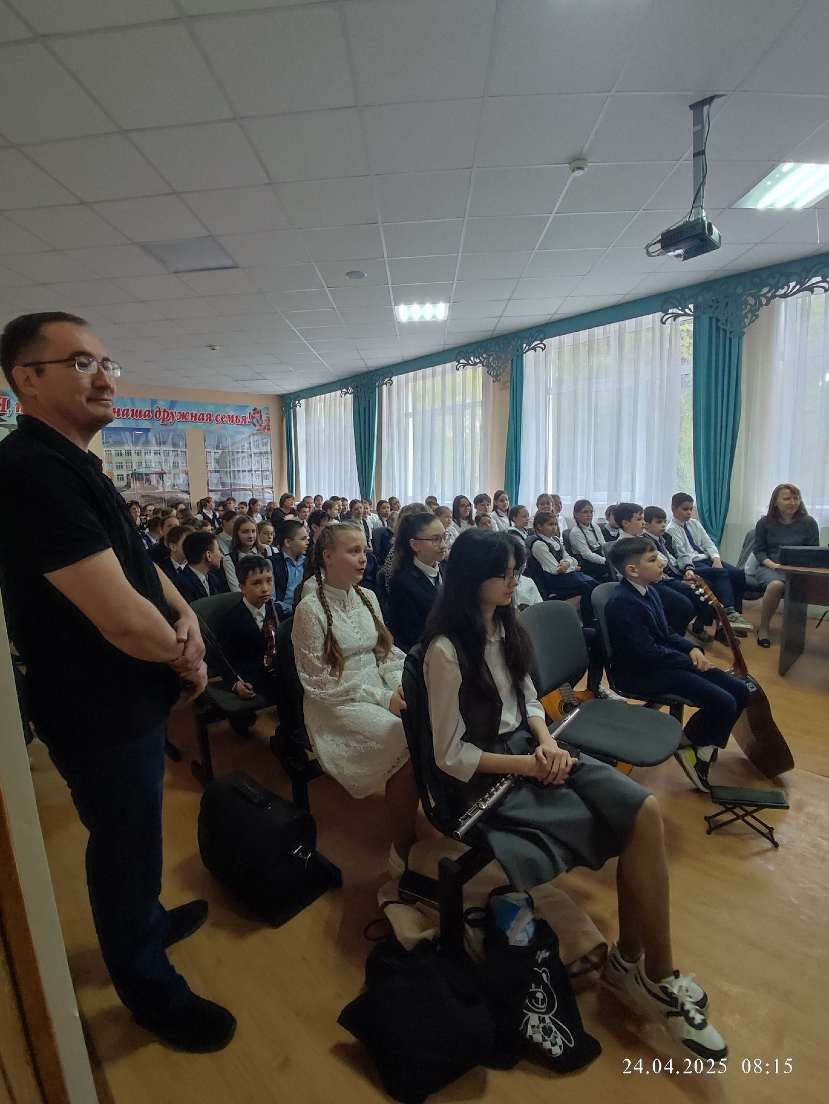 Юные музыканты Лениногорска выступили с концертом перед своими ровесниками