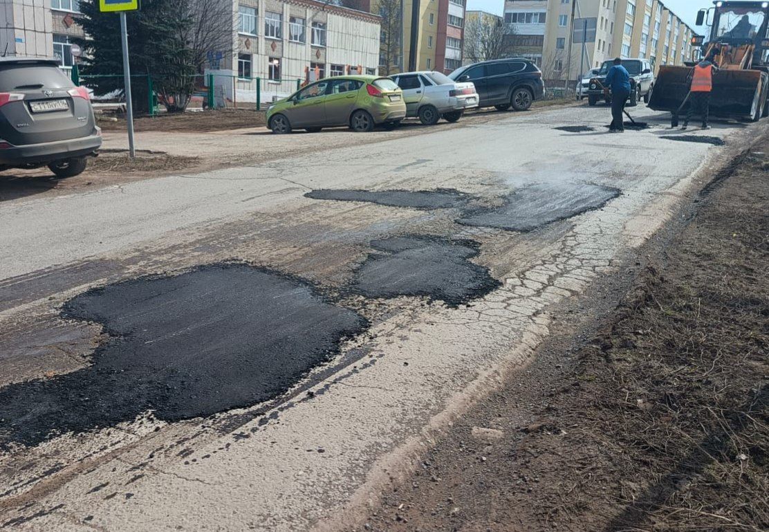 На улицах Лениногорска начался ямочный ремонт