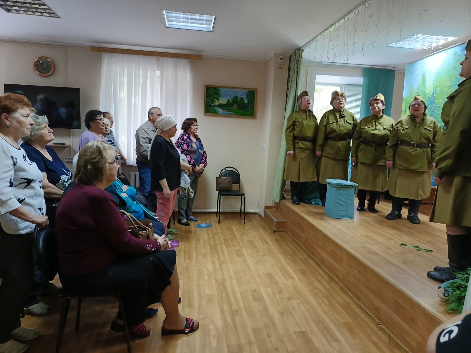 В центре социального обслуживания Лениногорска поставили спектакль «А зори здесь тихие»