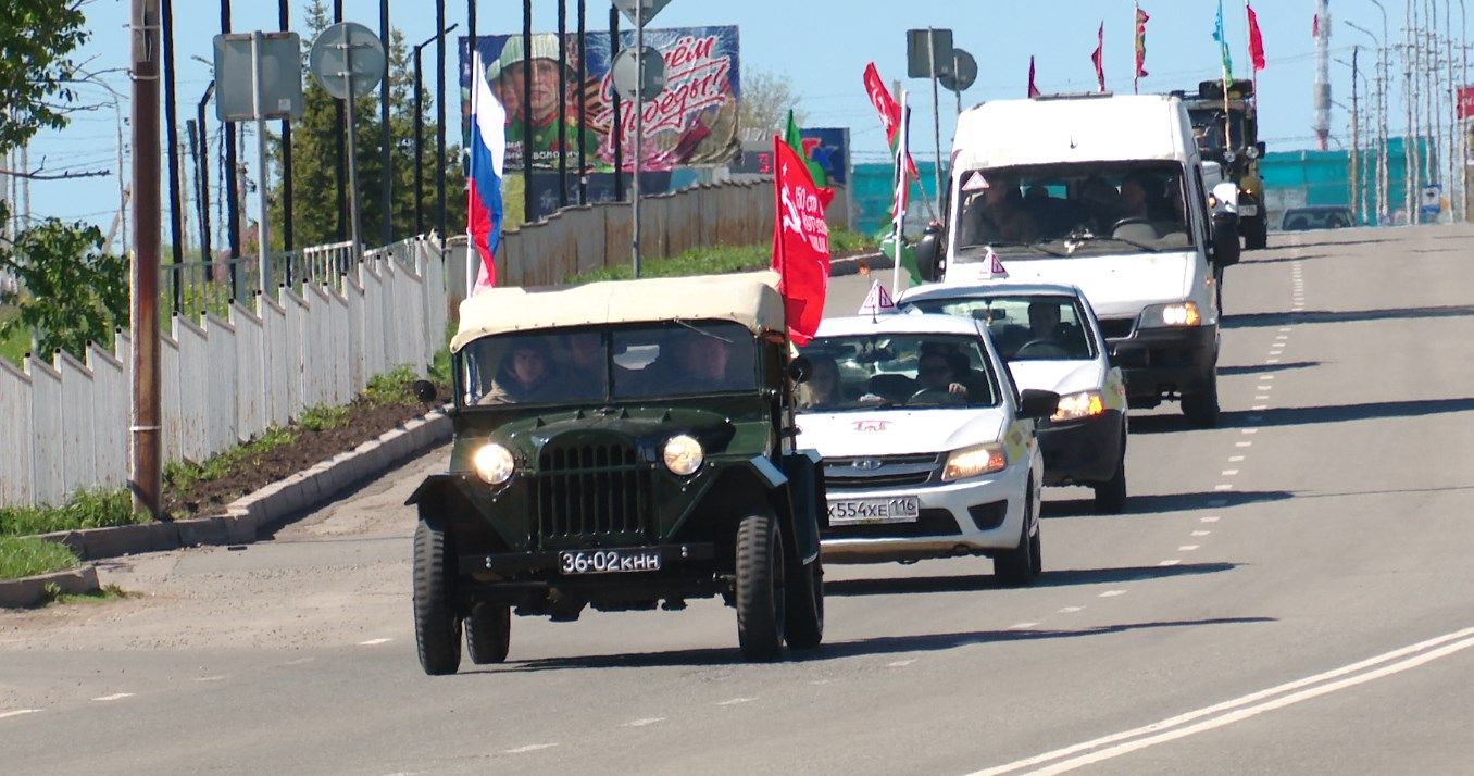 В Лениногорске прошел автопробег ретро-автомобилей