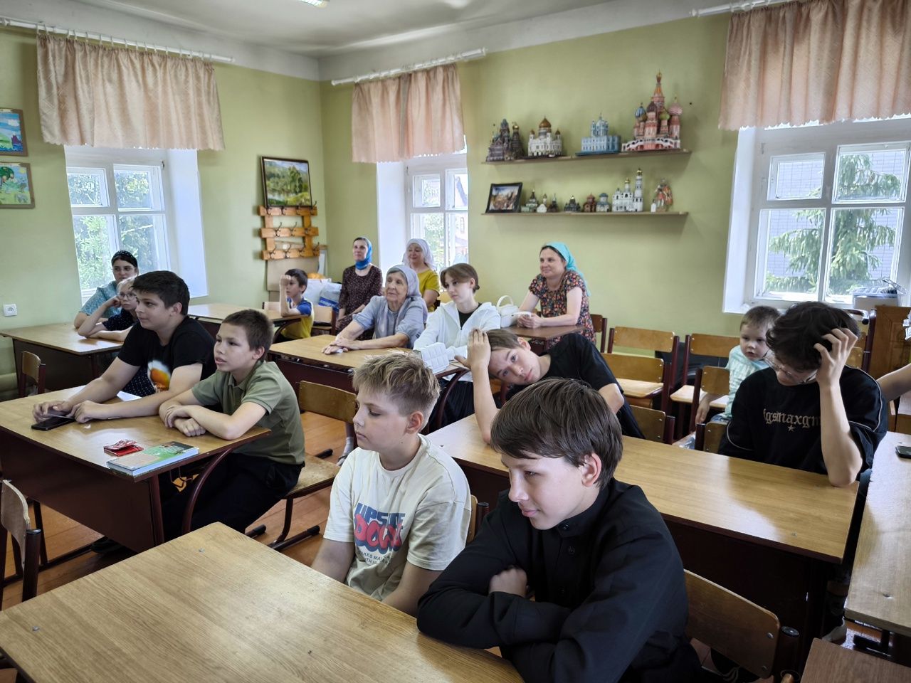 В воскресной школе Лениногорска состоялась встреча юных прихожан с солдатом-срочником