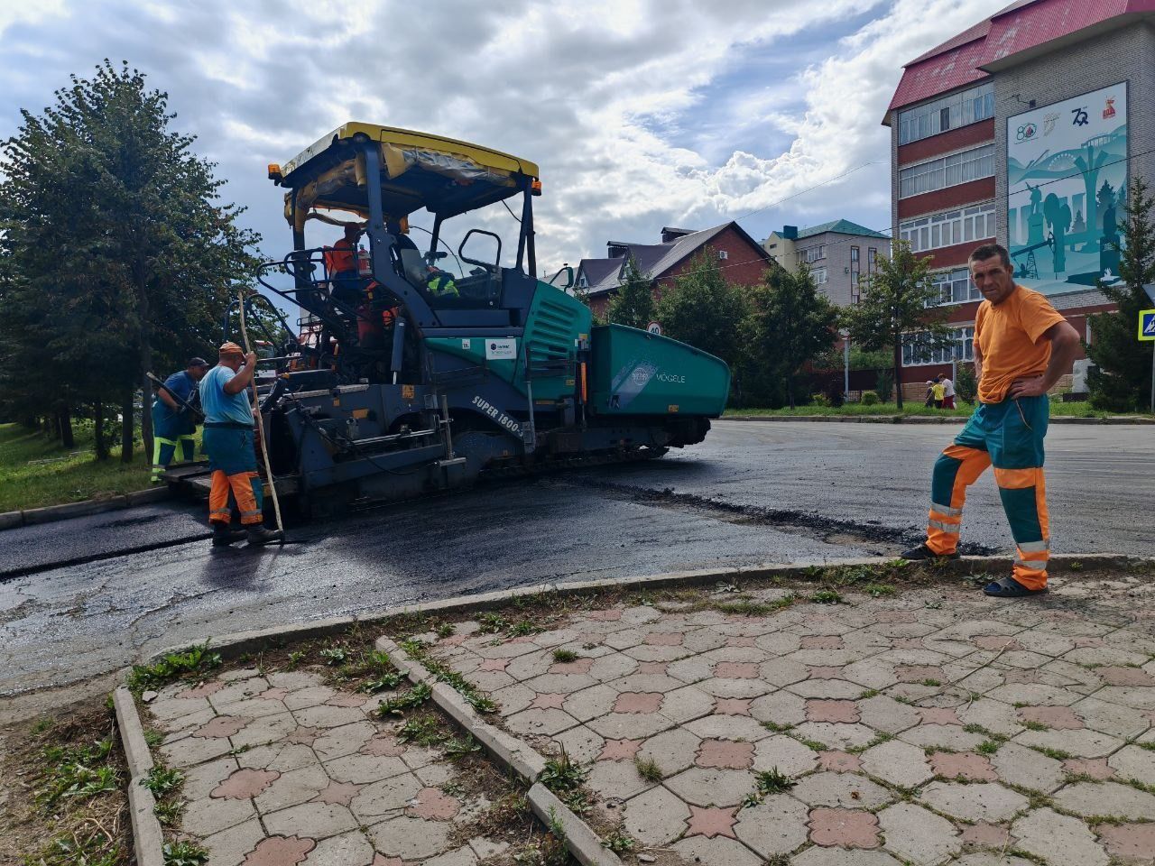 В Лениногорске выполнена половина запланированного объема работ по асфальтированию улиц