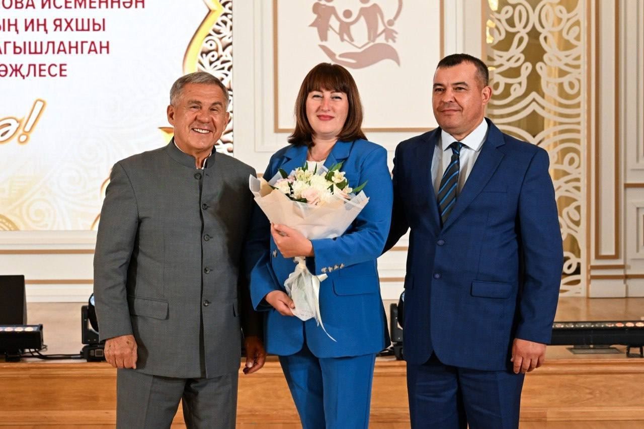 Лилия Гильметдинова из Лениногорска награждена медалью «Ана даны - Материнская слава»