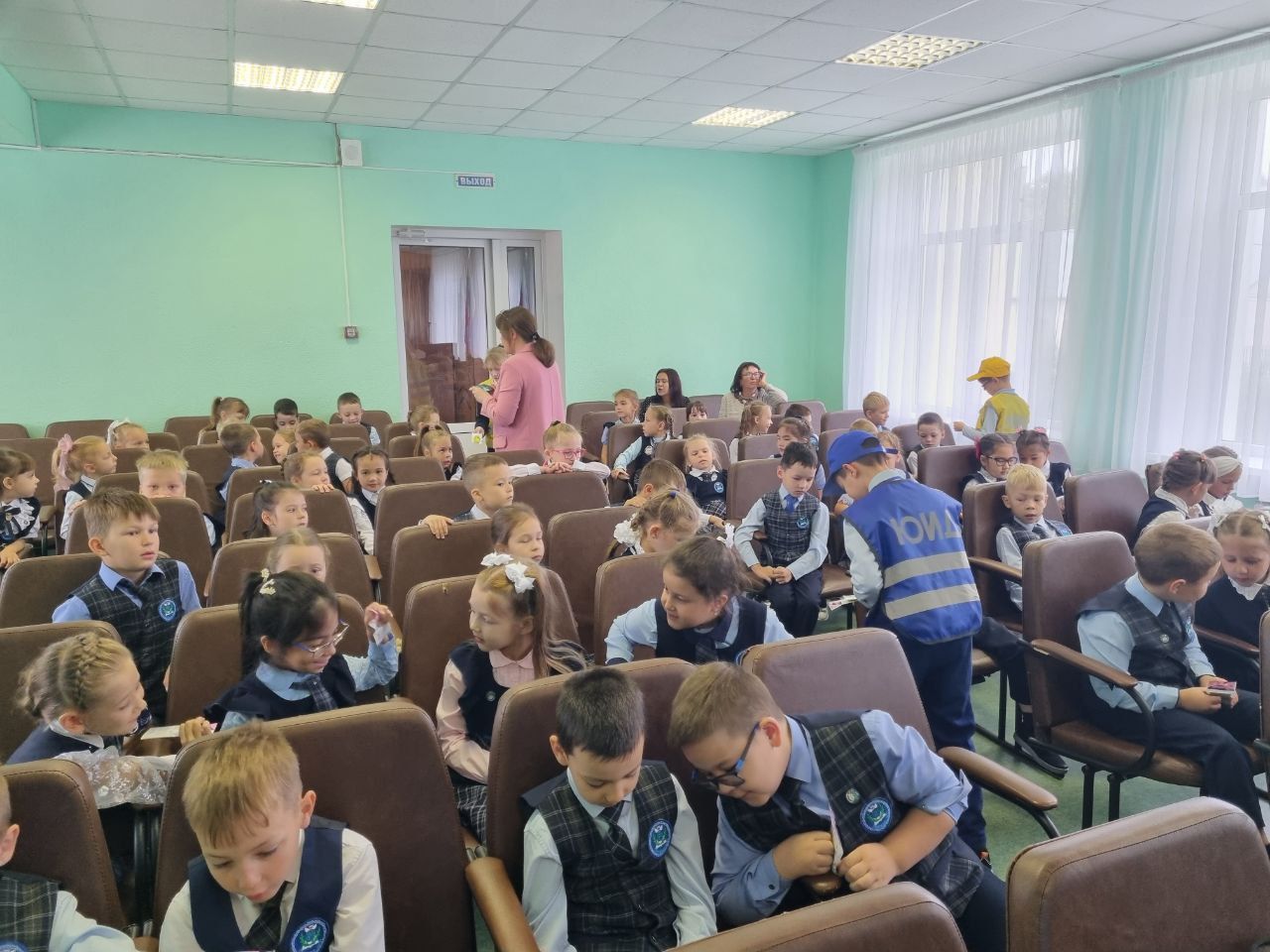 Первоклассники гимназии №11 Лениногорска учатся ПДД