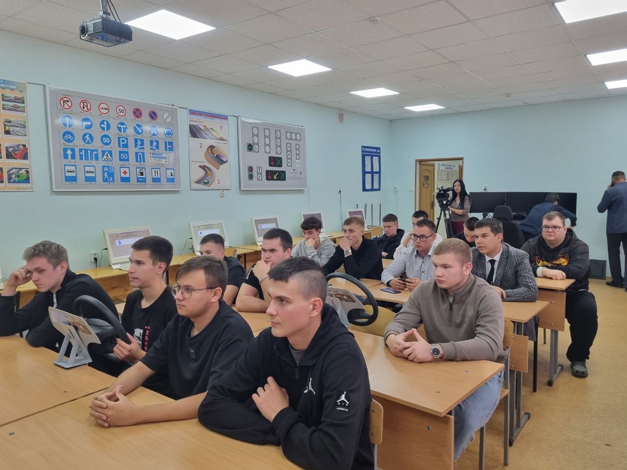 В Лениногорске состоялся конкурс среди студентов автомобилистов «АВТОСЕССИЯ −2025»