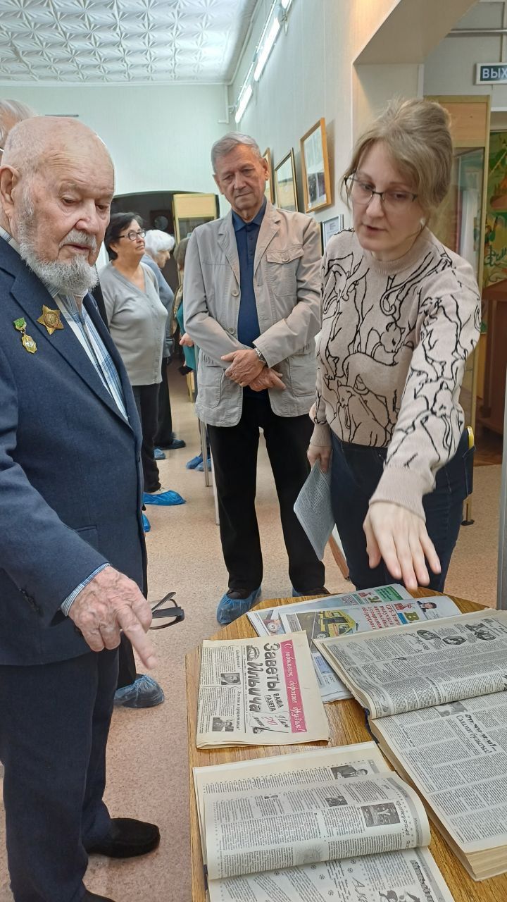 Ветераны побывали на выставке, посвященной юбилею «Лениногорских вестей»