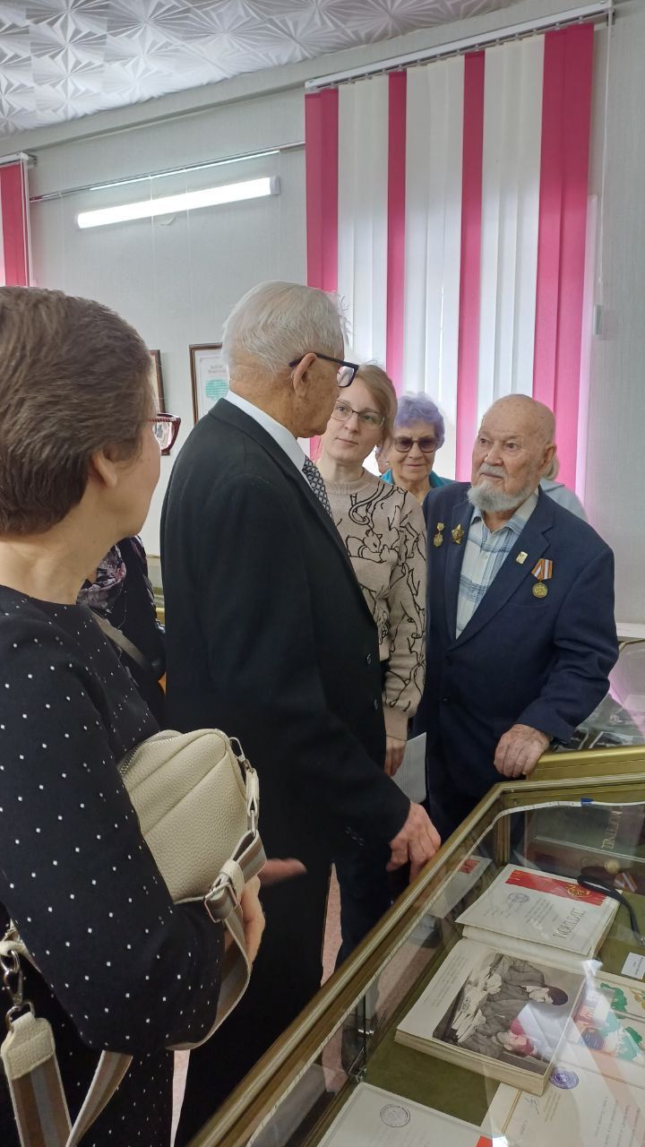 Ветераны побывали на выставке, посвященной юбилею «Лениногорских вестей»