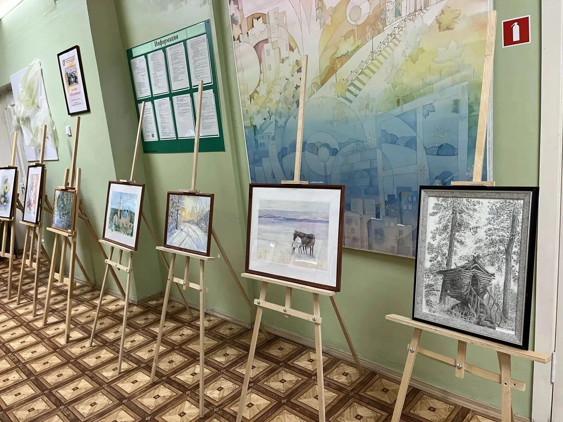 В художественной школе состоялась выставка пенсионеров по программе «Активное долголетие»
