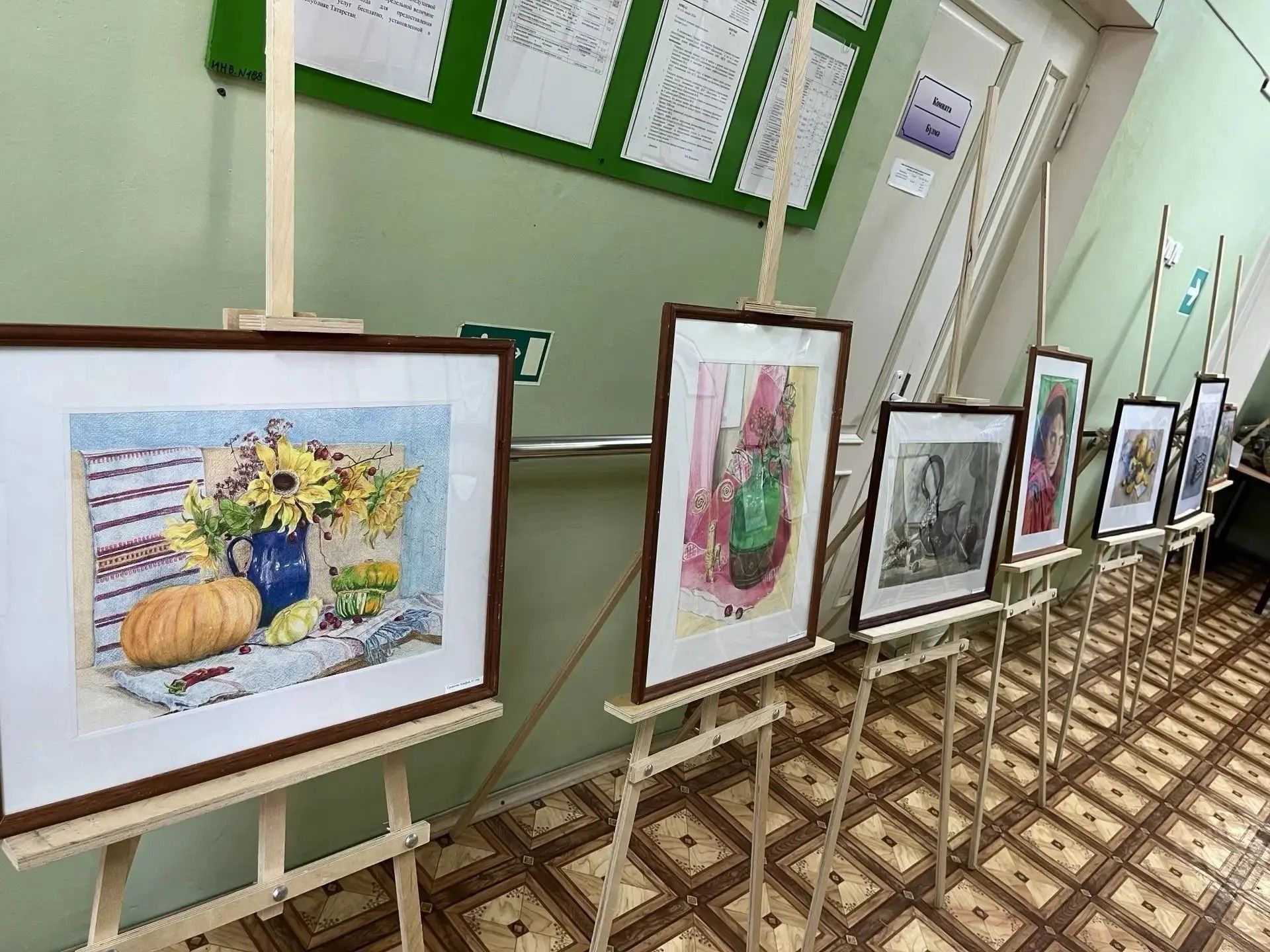 В художественной школе состоялась выставка пенсионеров по программе «Активное долголетие»