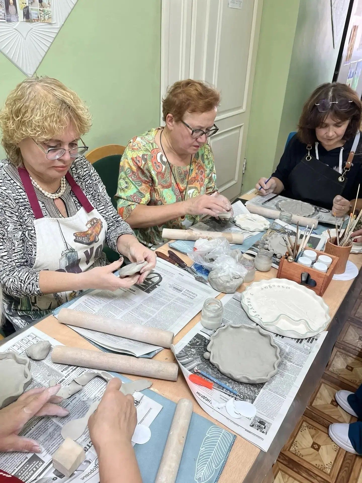 В художественной школе состоялась выставка пенсионеров по программе «Активное долголетие»