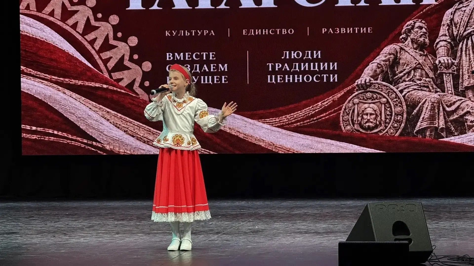 На зональном республиканском этнофестивале в Лениногорске выступили 800 участников