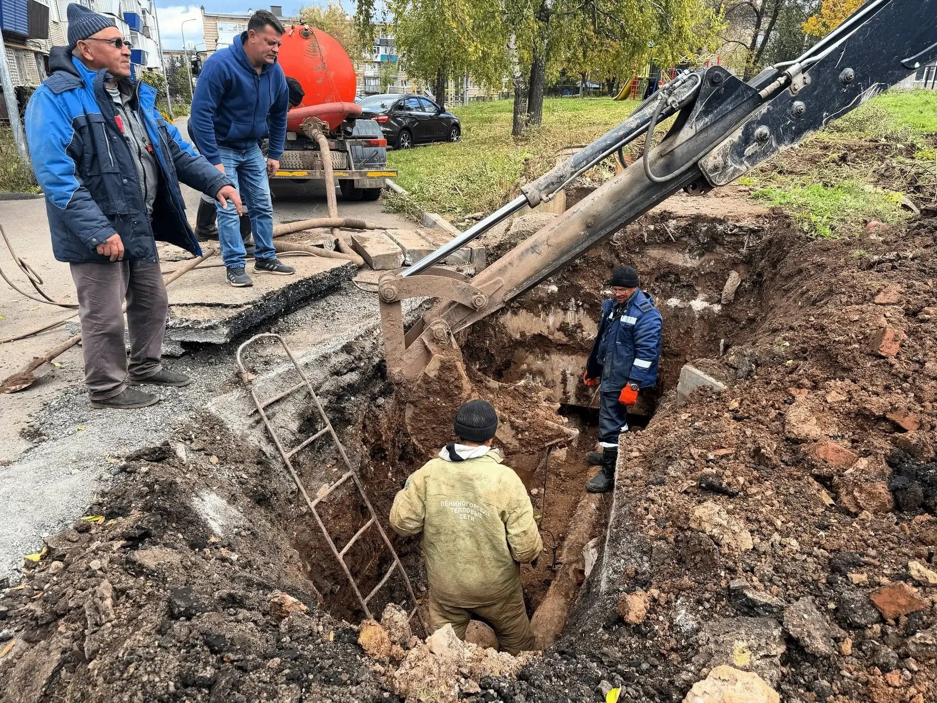 В Лениногорске ведут ремонт теплотрассы, питающей 31 дом