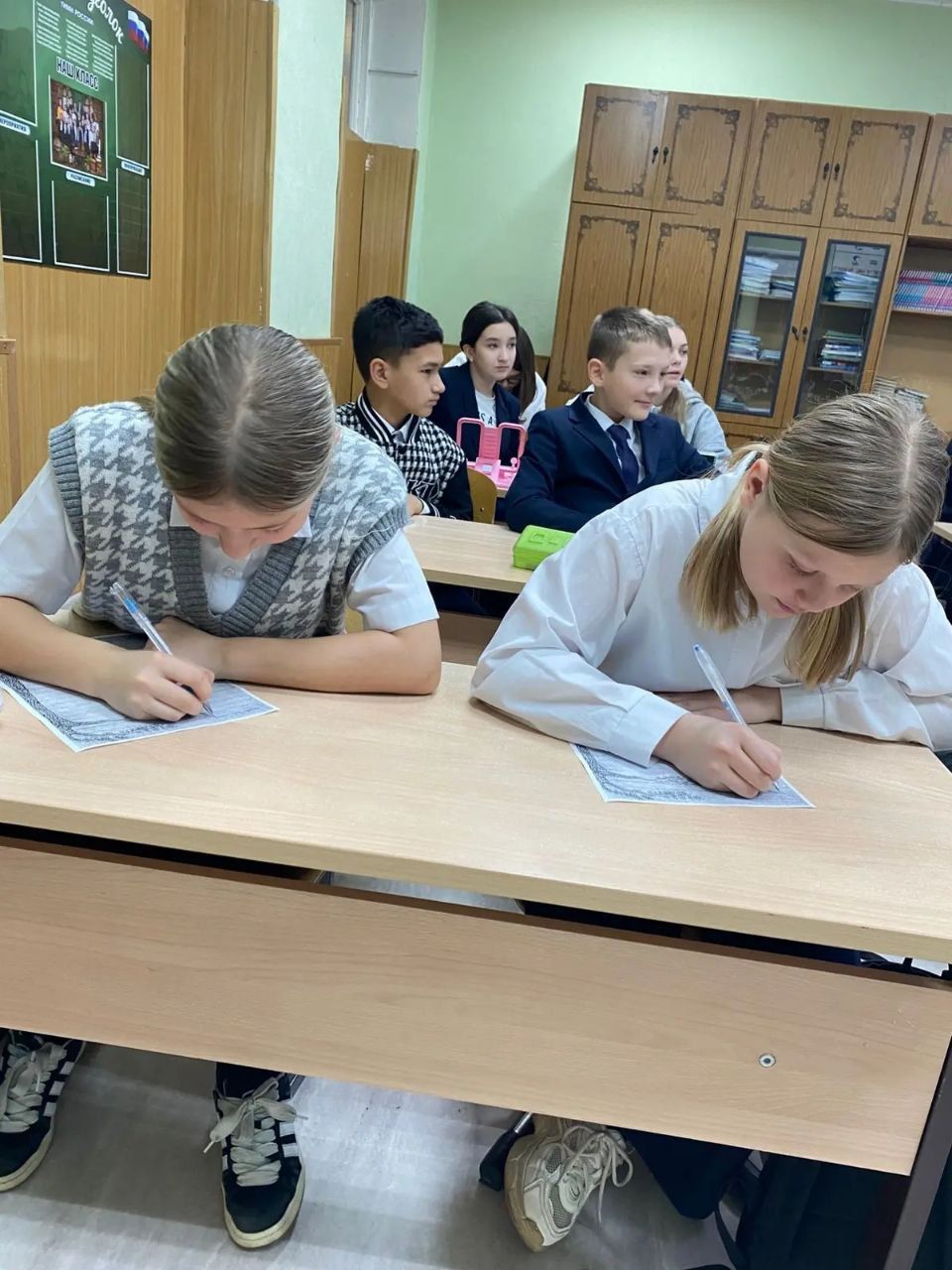 Учащиеся легендарной школы из Лениногорска приняли участие в акции «Письмо солдату»