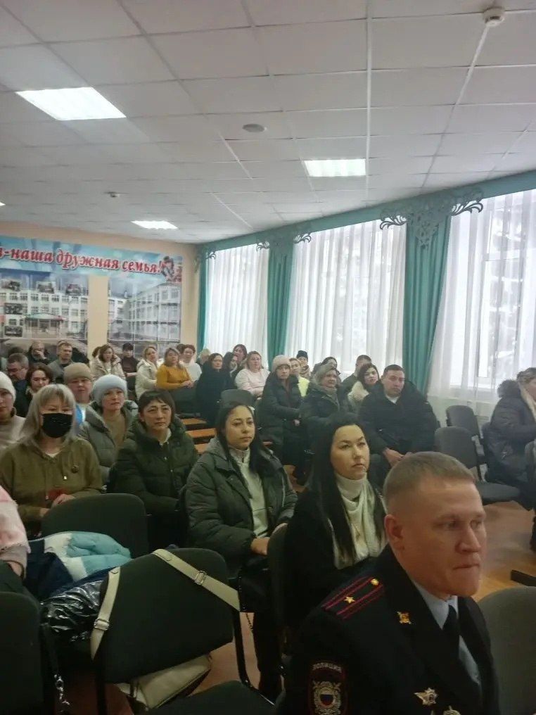 О профилактике правонарушений среди подростков в школе Лениногорска выступил сотрудник полиции
