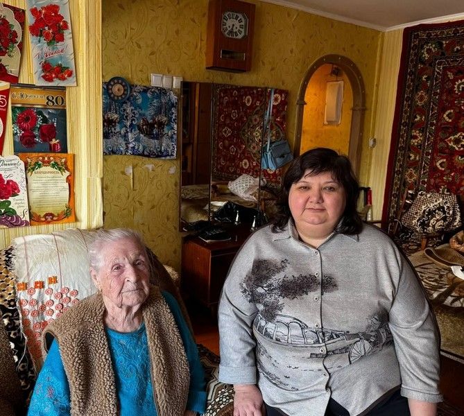 В Лениногорске поздравления с 98-летием приняла ветеран труда