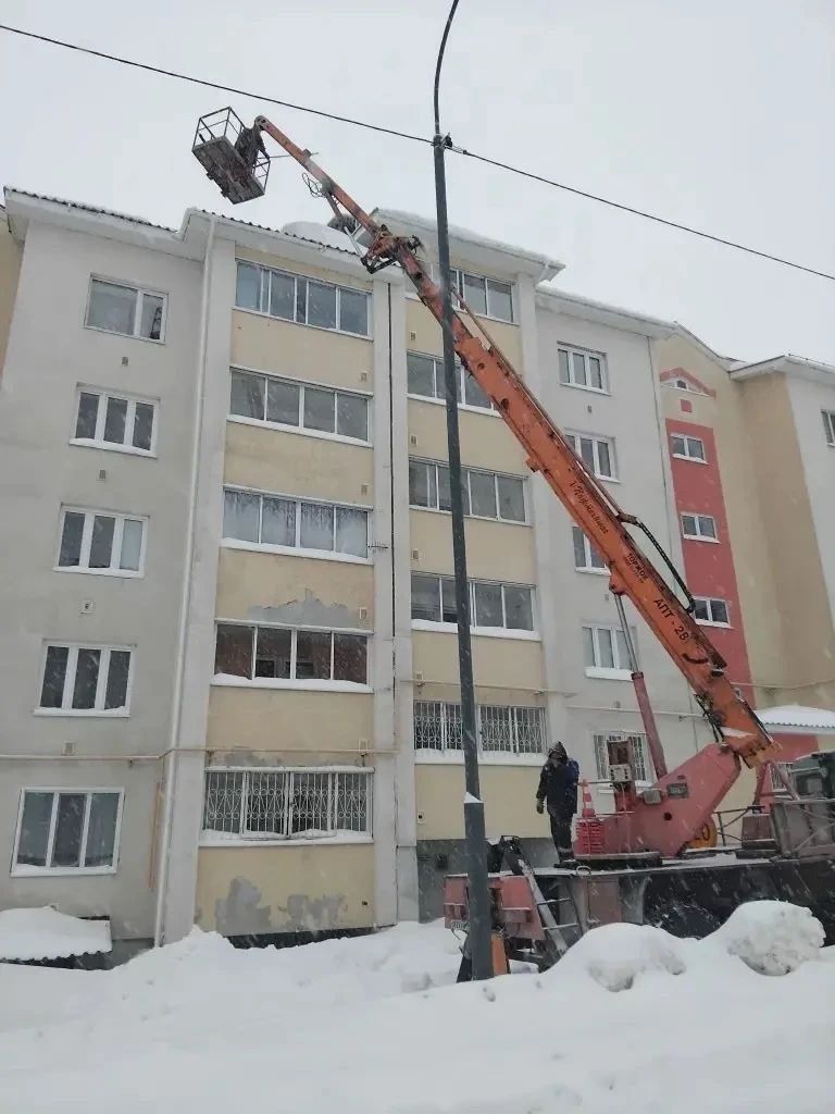 В Лениногорске из-за пришедшей оттепели возрасла опасность схода с крыши снега и наледи