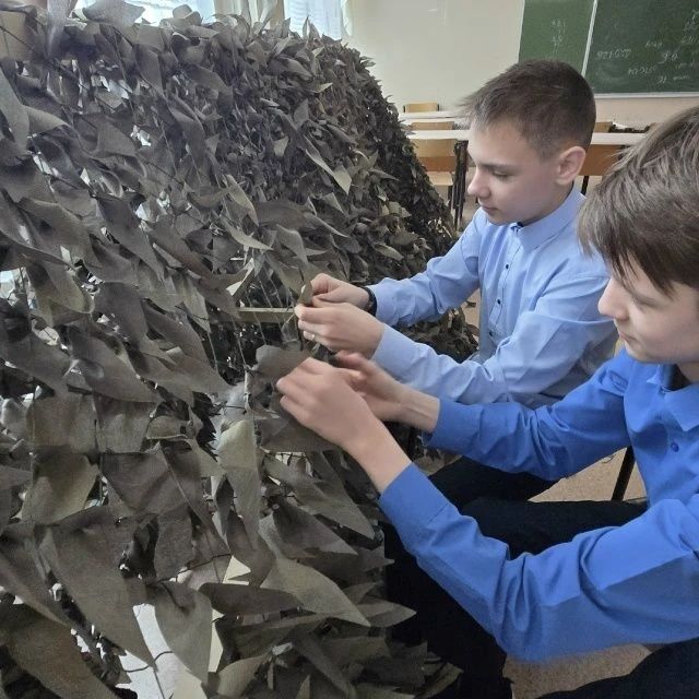 Школьники Лениногорска приобрели и отправили на фронт гумгруз