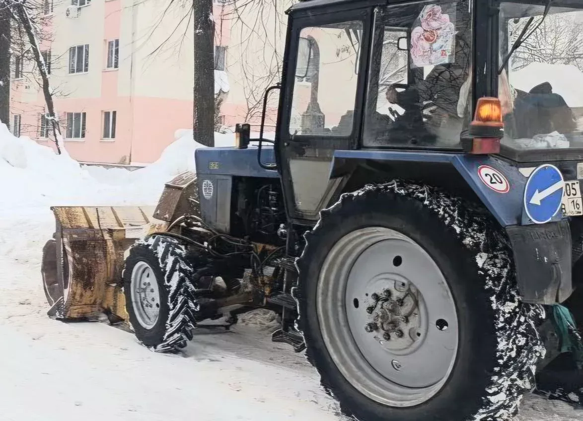 Жители улицы Кошевого в Лениногорске объявили благодарность трактористу и дворникам