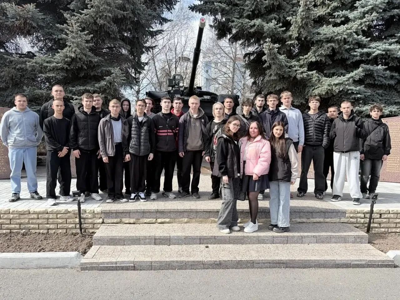 Студенты из Лениногорска побывали в Казанском танковом училище