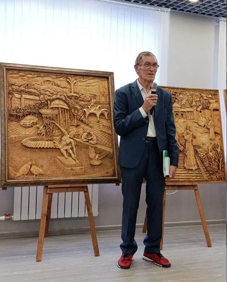 В Лениногорске открылась выставка работ деревянного зодчества
