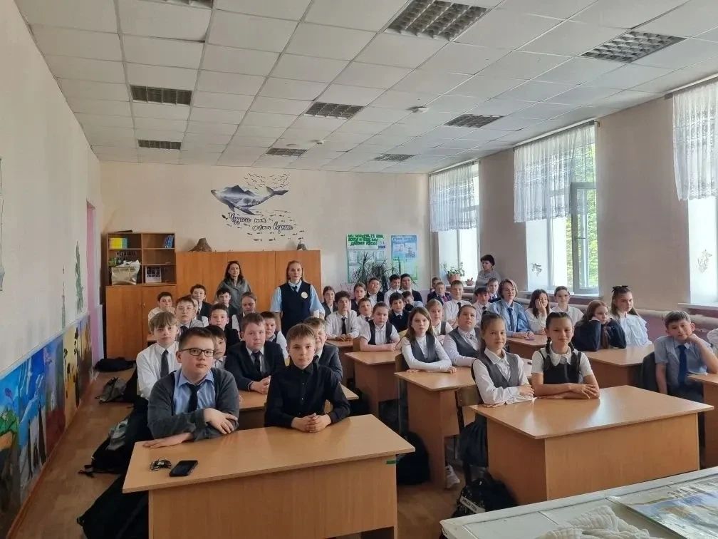 С учениками начальных классов в Лениногорске говорили о безопасности на дорогах
