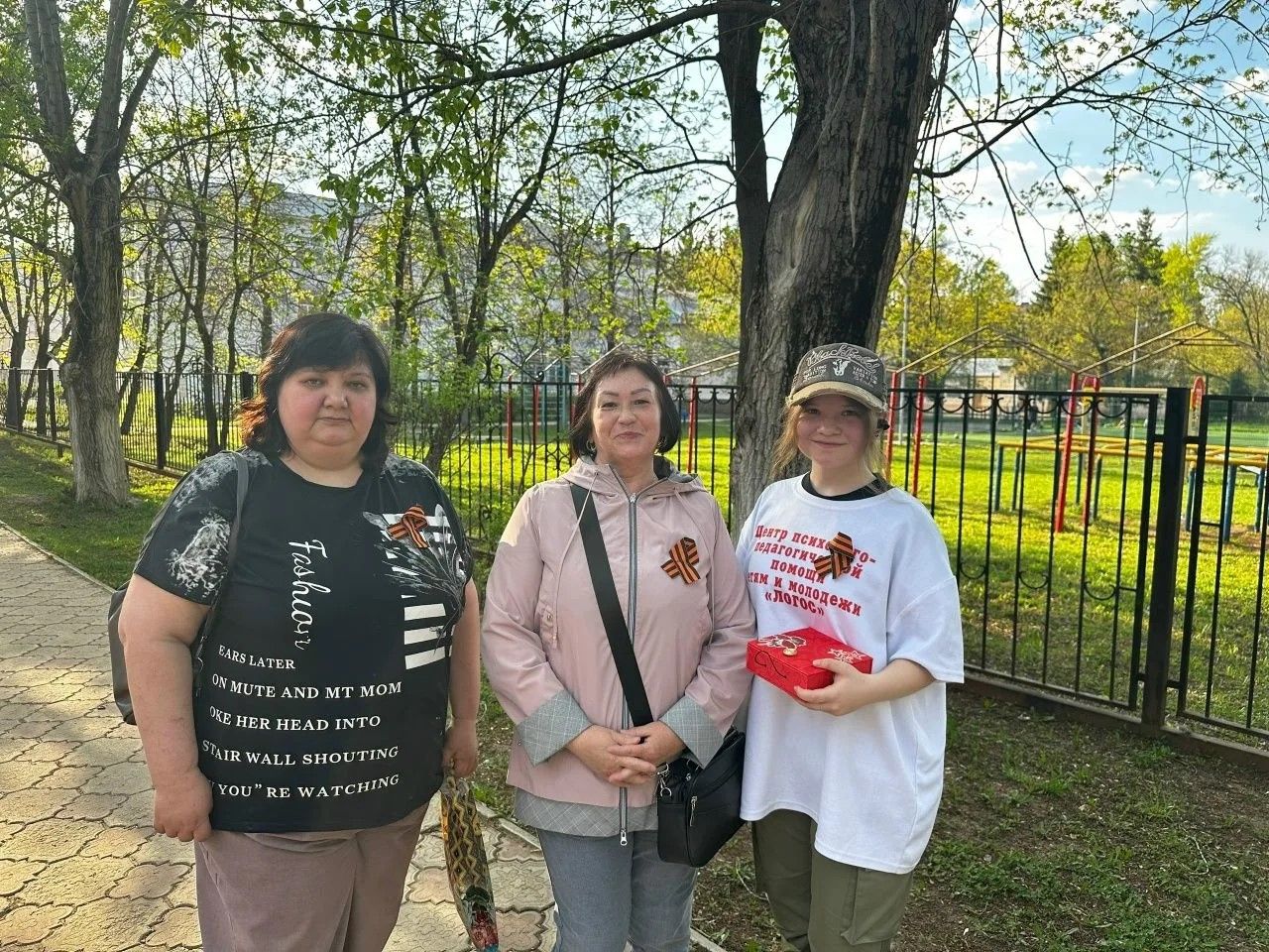 Участники центра «Логос» в Лениногорске раздавали прохожим города Георгиевские ленты