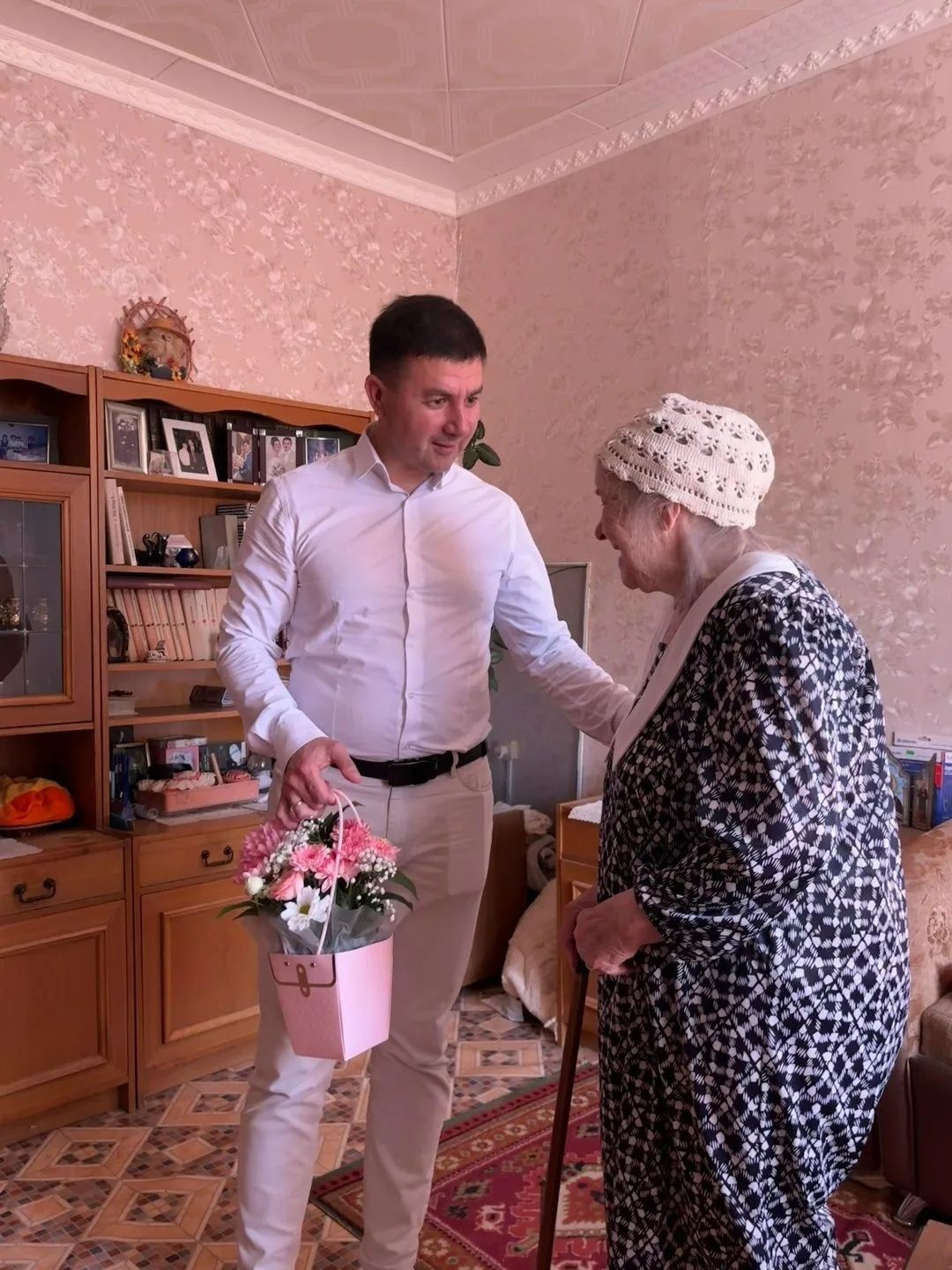 В Лениногорске с 99-летием поздравила бывшего главного врача