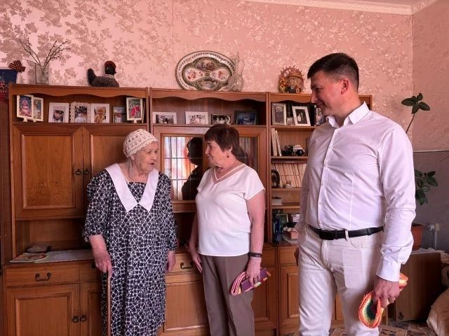 В Лениногорске с 99-летием поздравила бывшего главного врача