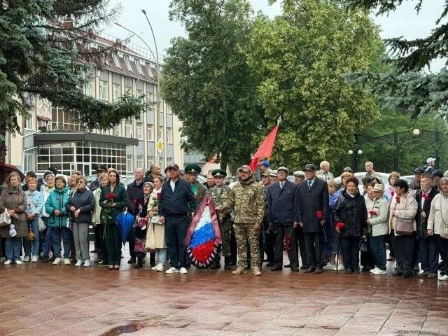 Пограничники Лениногорска и их семьи приняли участие в митинге у Вечного огня