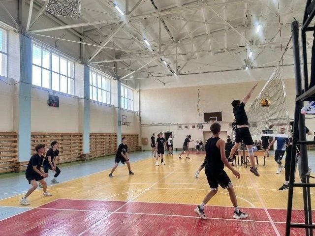 В Лениногорском техникуме прошли соревнования по волейболу среди любительских команд