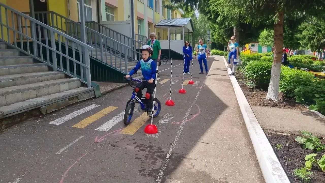 В Лениногорске прошел семейный конкурс по ПДД «Дорога без опасности: семейный старт»