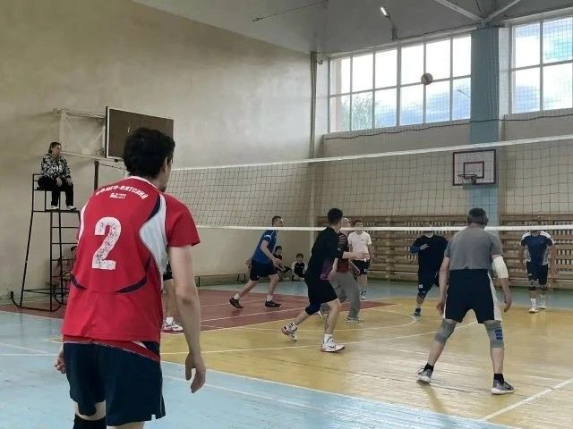 В Лениногорском техникуме прошли соревнования по волейболу среди любительских команд