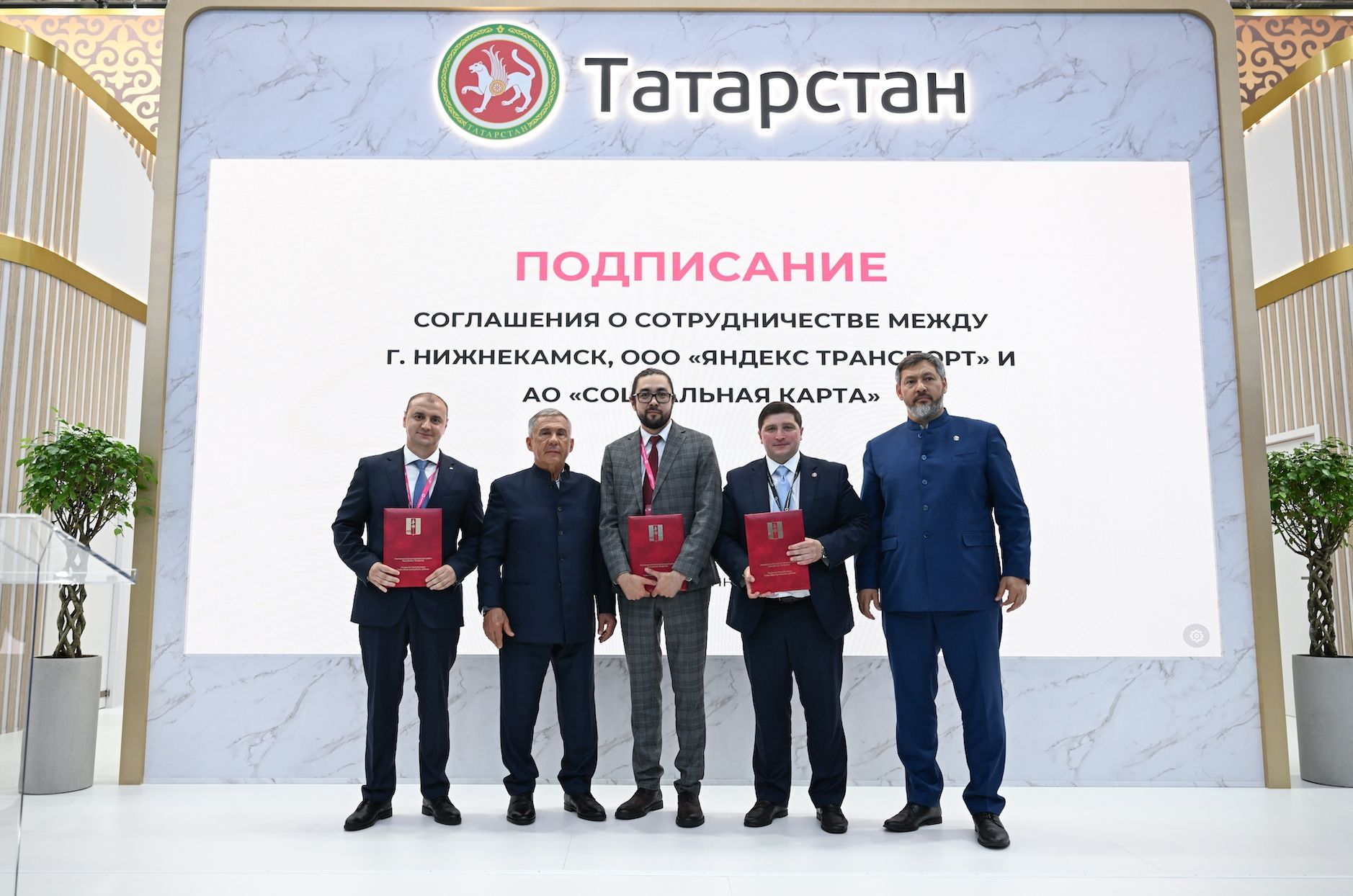 Рустам Минниханов провел ряд рабочих встреч на полях Международной промышленной выставки «Иннопром»