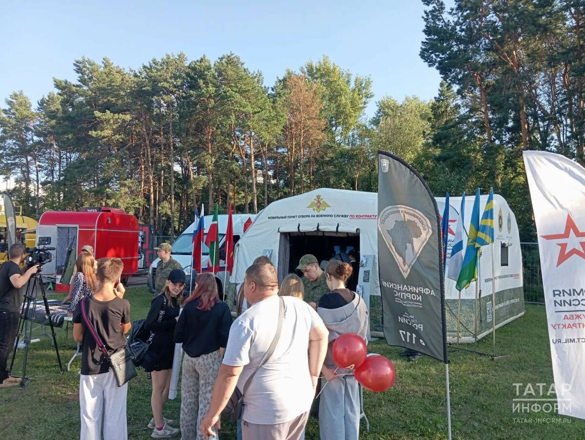 В Челнах на дне города открылся мобильный пункт отбора на контрактную службу