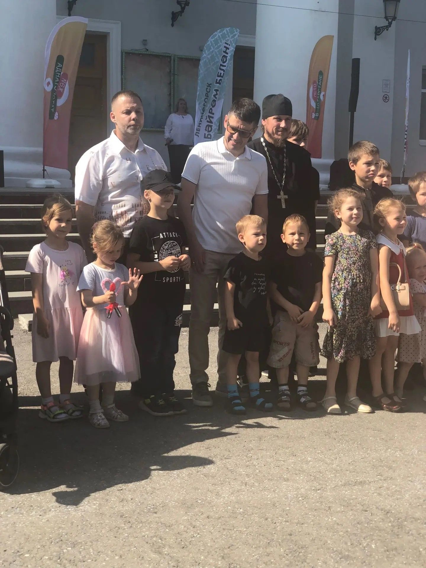 Двум многодетным семьям глава Лениногорского района вручил ключи от автомобилей
