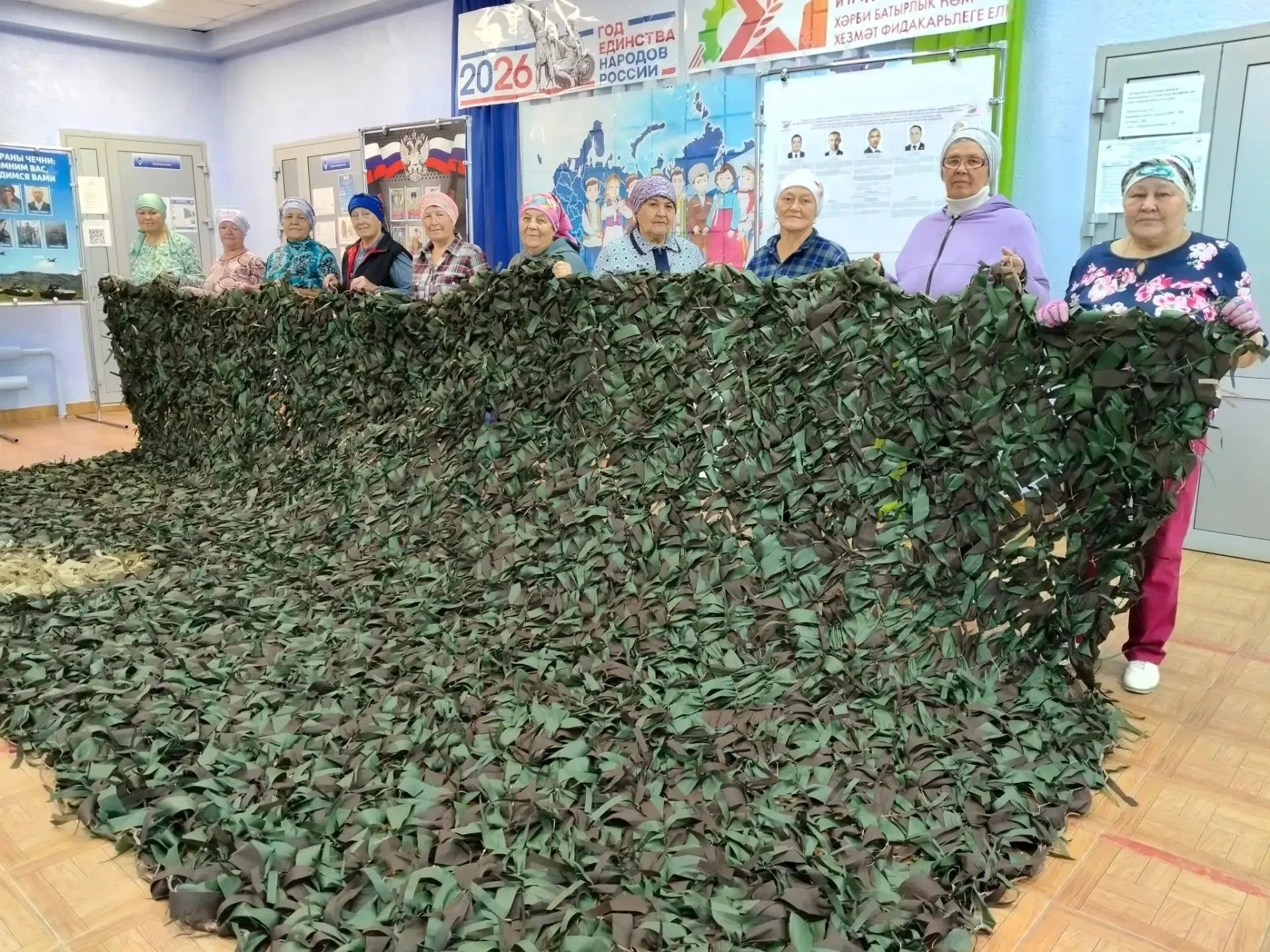Волонтеры из Лениногорского района изготовили 70-ю по счету маскировочную сеть
