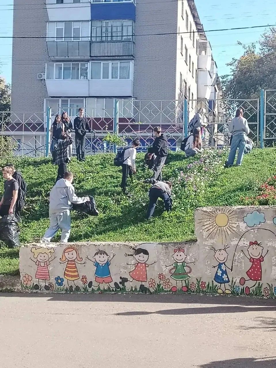 Глава Лениногорского района поблагодарил участников осеннего экологического субботника