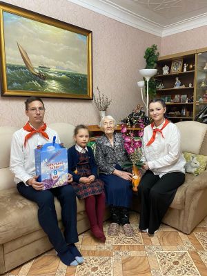 В Лениногорске стартовали праздничные поздравления ветеранов войны и тружеников тыла с наступающим праздником Победы