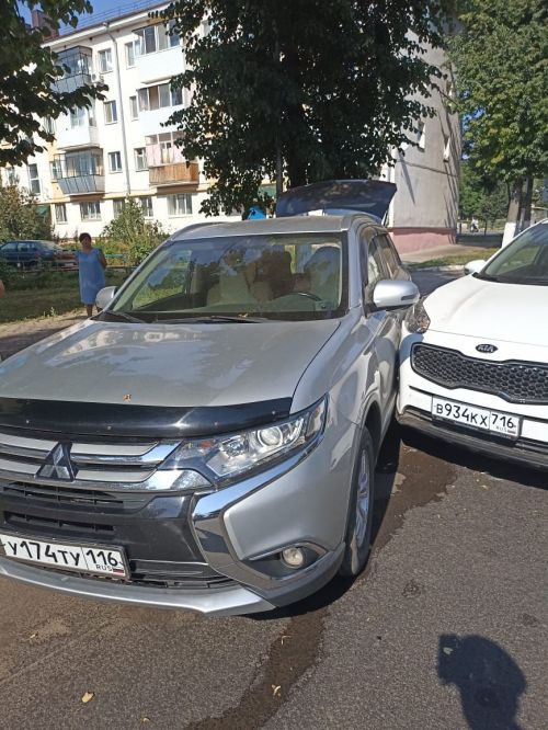 Жительница Лениногорска протаранила припаркованный автомобиль