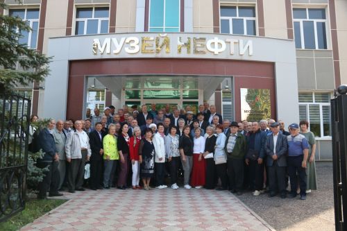 В Лениногорске встретились три поколения работников и ветеранов нефтяного предприятия