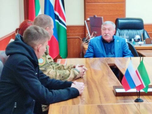 Глава Лениногорска Рягат Хусаинов обсудил насущные проблемы  с приехавшими в отпуск мобилизованными и их жёнами