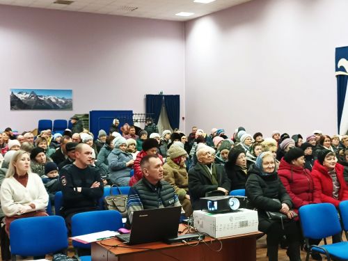 Жители переживают из-за перебоев уличного освещения и автобусных перевозок