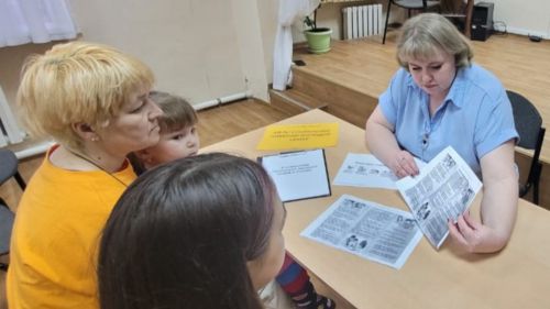 Социальные работники объяснили, какую помощь могут получить от государства молодые семьи