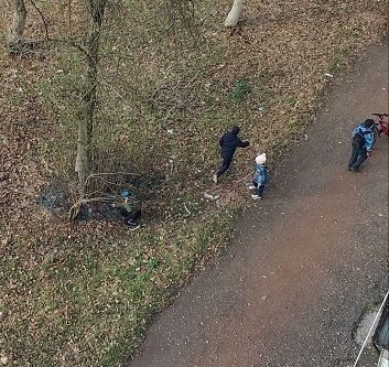 В соцсетях  Лениногорска жители обсуждают ребенка, поджигающего сухую траву