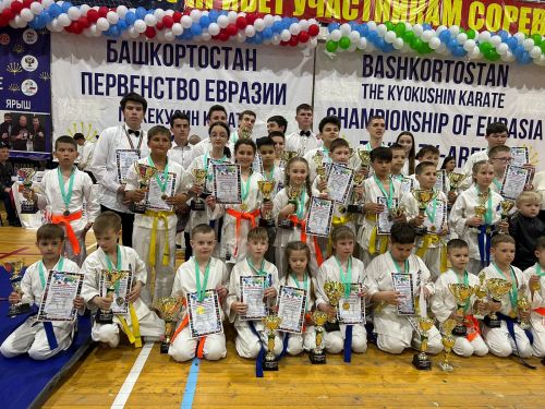 Спортсмены Лениногорска вернулись с соревнований по каратэ киокушинкай с 30 медалями!