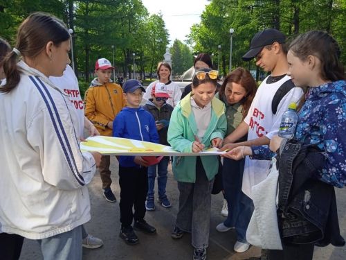 В Лениногорске волонтеры говорили с горожанами о семейных ценностях