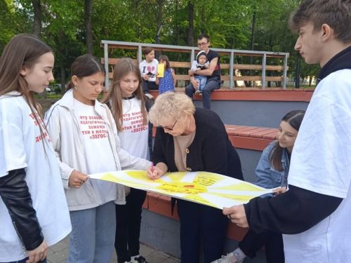 В Лениногорске волонтеры говорили с горожанами о семейных ценностях